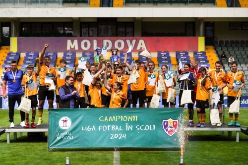 Au fost desemnate câștigătoarele turneului Liga "Fotbal în școli". La competiție au participat 36 de echipe de la 21 de instituții de învățământ (video)