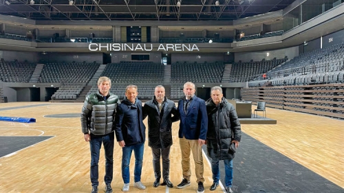 Reprezentanții FMF și UEFA au vizitat complexul sportiv Chișinău Arena. Pe viitor el poate găzdui evenimente de anvergură la futsal