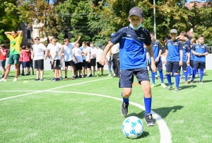 В лицее "Николай Гоголь" в рамках программы "Специализированные футбольные классы" введено в эксплуатацию новое футбольное поле (видео)