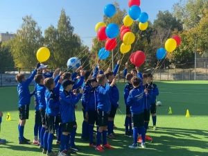 La liceul teoretic "Gaudeamus" din Chișinău a fost inaugurat terenul de fotbal de din cadrul programului "clase specializate de fotbal" (video)