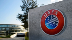 UEFA a anulat limitarea spectatorilor în tribune și a prelungit regula a cinci modificări într-un meci