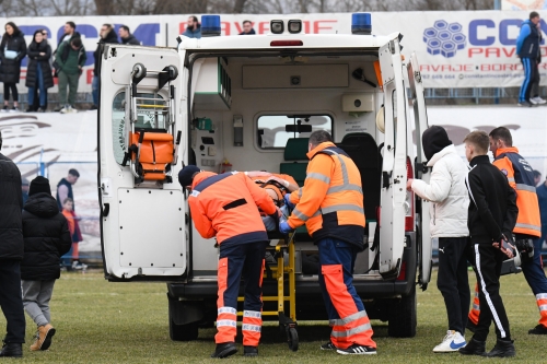 Дориан Райлян был доставлен в больницу после неудачного падения в матче Лиги 2