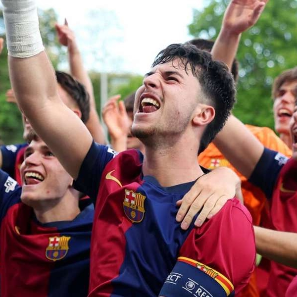Leo Saca a câștigat UEFA Youth League alături de Barcelona U19. În acest sezon fundașul a cucerit trei trofee!